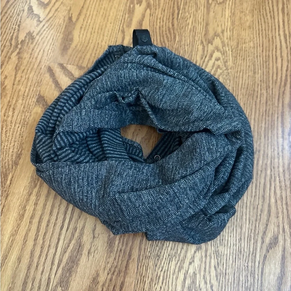 Lululemon Reversible Vinyasa Scarf - Picture 1 of 5